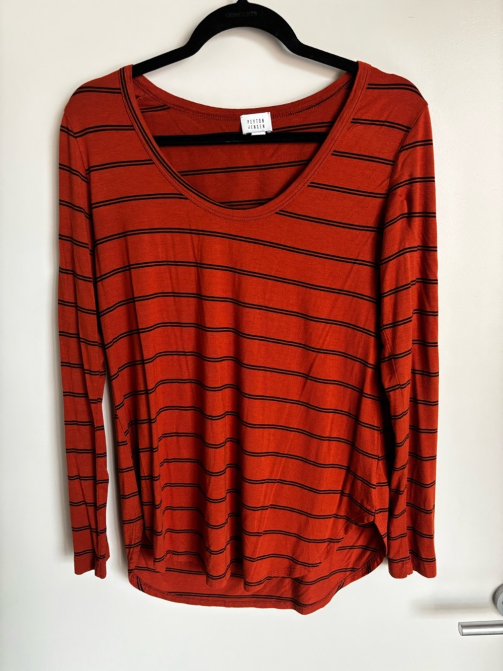 Modern Scoop-Neck Long Sleeve Tee in Rust Stripe size SM